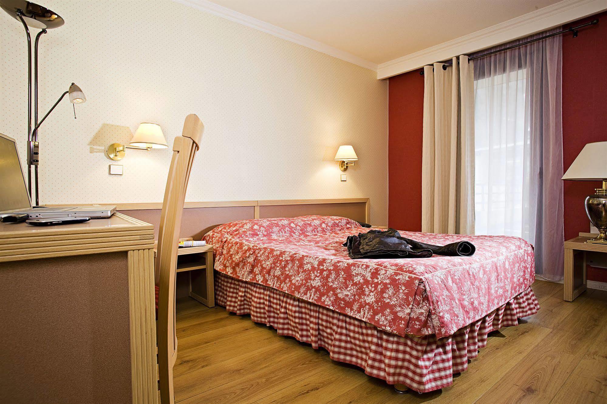 Hotel Amelie Brides-les-Bains Bagian luar foto